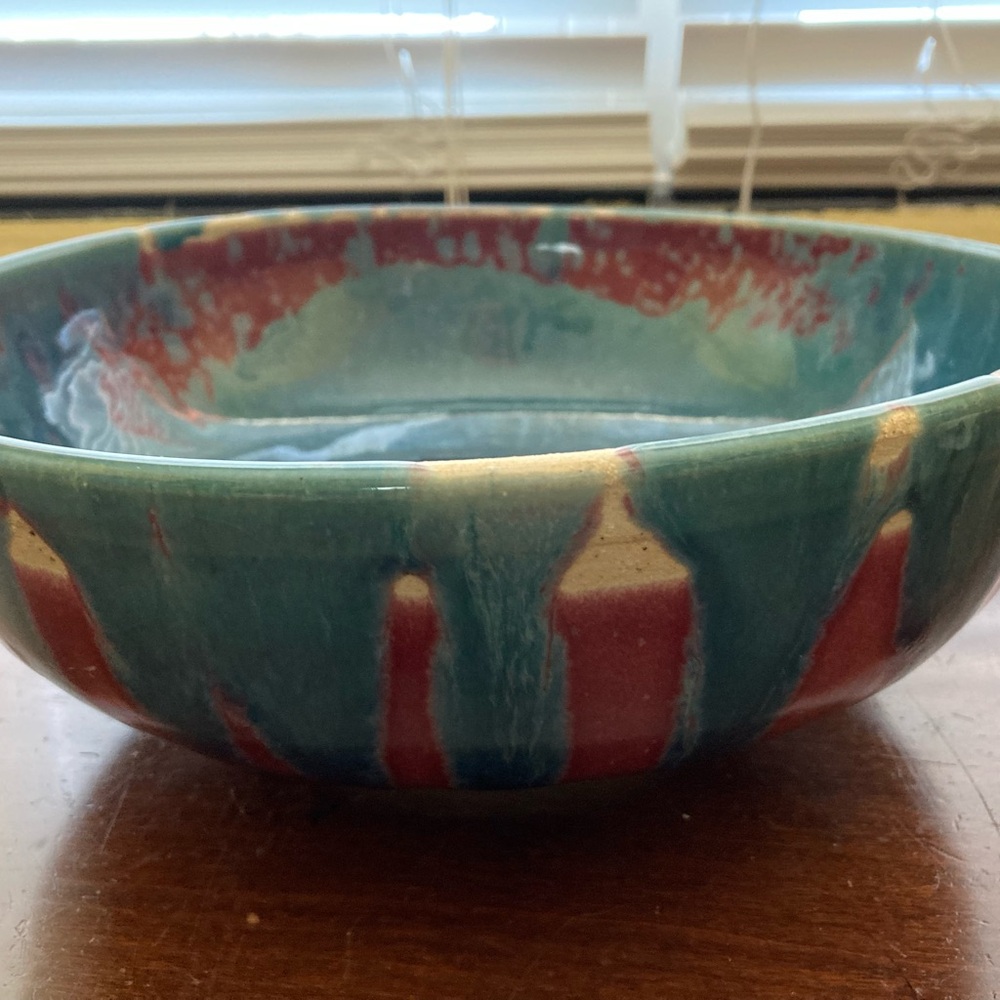 Artistic pottery bowl